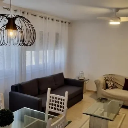 Two-bedroom In The Town Center 아파트