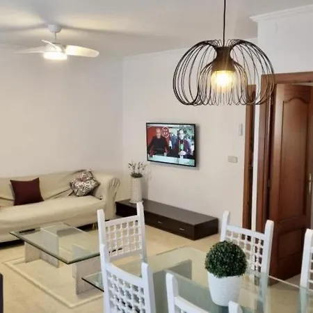 Two-bedroom In The Town Center 아파트 *